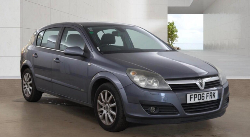 2006 Vauxhall Astra 1.8i 16v Design 5dr in Grey — image 1