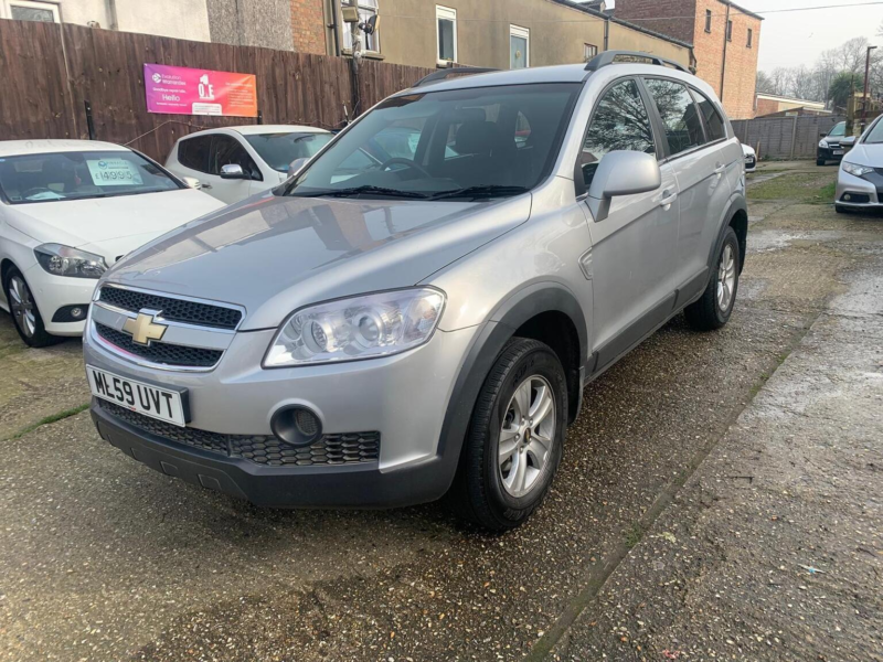 2009 Chevrolet Captiva 2.4i Ls Euro 4 5dr in Silver — image 1