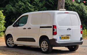 2020 Citroen Berlingo 1.5 Berlingo 1000 Enterprise Blue Hdi S/s in White — image 5