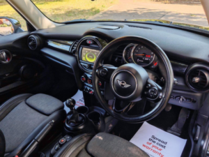 2018 MINI Hatch 1.5 Cooper Euro 6 (s/s) 3dr in Black — image 2