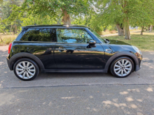 2018 MINI Hatch 1.5 Cooper Euro 6 (s/s) 3dr in Black — image 3
