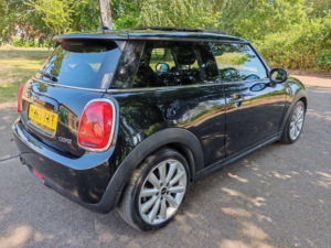 2018 MINI Hatch 1.5 Cooper Euro 6 (s/s) 3dr in Black — image 4