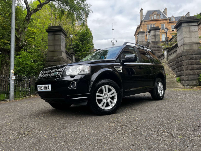 2014 Land Rover Freelander 2.2 Freelander Xs Td4 4WD 5dr in Black — image 1