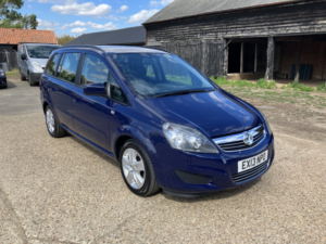 2013 Vauxhall Zafira 1.6 16v Exclusiv in Blue — image 2