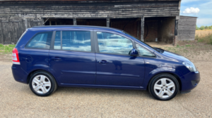 2013 Vauxhall Zafira 1.6 16v Exclusiv in Blue — image 3