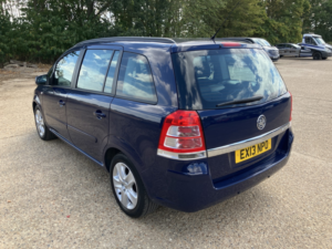 2013 Vauxhall Zafira 1.6 16v Exclusiv in Blue — image 4