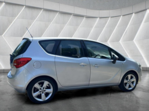 2016 Vauxhall Meriva 1.4i Exclusiv Euro 6 5dr in Silver — image 6