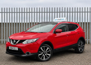 2014 Nissan Qashqai 1.5 Dci Tekna 2WD Euro 5 (s/s) 5dr in Red — image 2