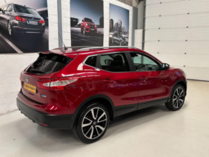 2016 Nissan Qashqai 1.5 Dci Tekna 2WD Euro 6 (s/s) 5dr in Red — image 3