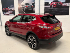 2016 Nissan Qashqai 1.5 Dci Tekna 2WD Euro 6 (s/s) 5dr in Red — image 4