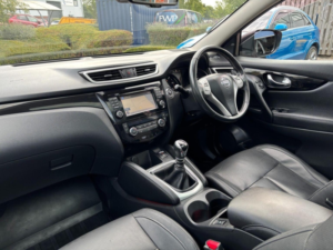 2016 Nissan Qashqai 1.5 Dci Tekna 2WD Euro 6 (s/s) 5dr in Red — image 6