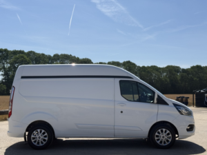 2022 Ford Transit Custom 2.0 Transit Custom Limited Van 300 L2 2.0l Ecoblue 130ps Mhev Fwd 6 Speed Manual in White — image 2