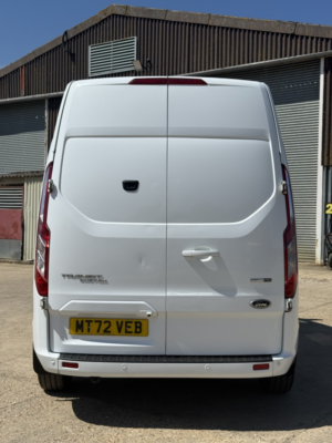 2022 Ford Transit Custom 2.0 Transit Custom Limited Van 300 L2 2.0l Ecoblue 130ps Mhev Fwd 6 Speed Manual in White — image 4