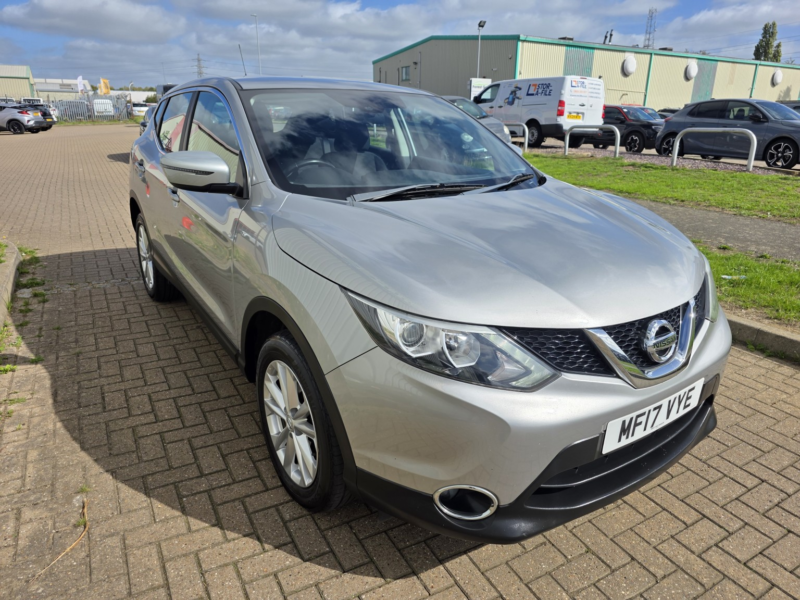 2017 Nissan Qashqai 1.5 Dci Acenta in Silver — image 1