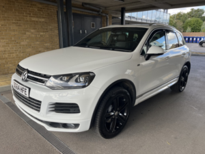 2014 Volkswagen Touareg 3.0 Tdi V6 Bluemotion Tech R-Line in White — image 2