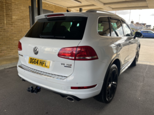 2014 Volkswagen Touareg 3.0 Tdi V6 Bluemotion Tech R-Line in White — image 6