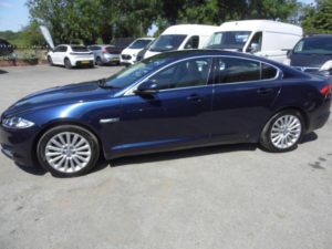 2015 Jaguar Xf 2.2d Luxury Auto Euro 5 (s/s) 4dr in Blue — image 5