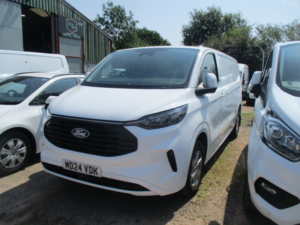 2024 Ford Transit Custom 2.0 Transit Custom V710 Limited Van 300 L2 2.0l Ecoblue 136ps Fwd 6 Speed Manual in White — image 2