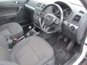 2014 Skoda Yeti 1.2 Tsi Se in White — image 3