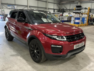 2016 Land Rover Range Rover Evoque 2.0 Ed4 Se * 2WD * Leather * Privacy Glass * £35 Road Tax * in Red — image 2