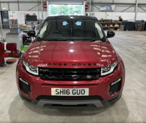 2016 Land Rover Range Rover Evoque 2.0 Ed4 Se * 2WD * Leather * Privacy Glass * £35 Road Tax * in Red — image 3