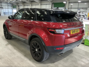 2016 Land Rover Range Rover Evoque 2.0 Ed4 Se * 2WD * Leather * Privacy Glass * £35 Road Tax * in Red — image 4