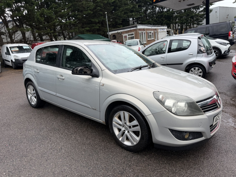 2008 Vauxhall Astra 1.4 I 16v Sxi in Beige — image 1