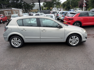 2008 Vauxhall Astra 1.4 I 16v Sxi in Beige — image 2