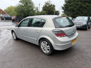2008 Vauxhall Astra 1.4 I 16v Sxi in Beige — image 3