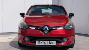 2014 Renault Clio 1.2 16v Dynamique Medianav Euro 5 5dr in Red — image 2