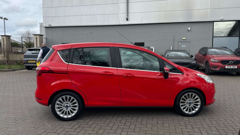 2013 Ford B-Max 1.0 T Ecoboost Titanium in Red — image 1