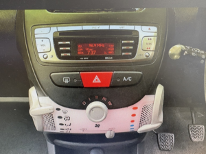 2014 Peugeot 107 1.0 12v Allure in Purple — image 6