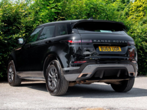 2019 Land Rover Range Rover Evoque 2.0 D150 R-Dynamic Fwd Euro 6 (s/s) 5dr in Black — image 5