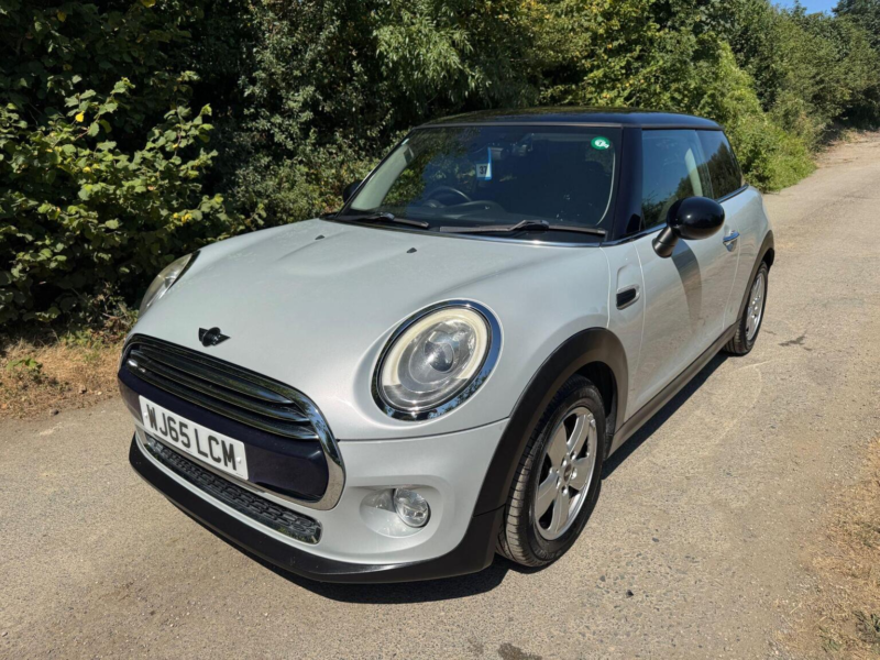 2015 MINI Hatch 1.5 Cooper Auto Euro 6 (s/s) 3dr in Silver — image 1