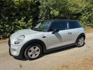 2015 MINI Hatch 1.5 Cooper Auto Euro 6 (s/s) 3dr in Silver — image 2