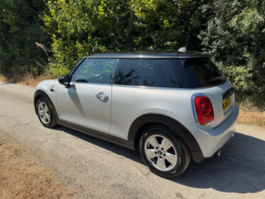 2015 MINI Hatch 1.5 Cooper Auto Euro 6 (s/s) 3dr in Silver — image 4