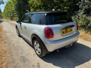 2015 MINI Hatch 1.5 Cooper Auto Euro 6 (s/s) 3dr in Silver — image 5