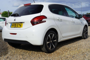 2019 Peugeot 208 1.2 Puretech Tech Edition Euro 6 (s/s) 5dr in White — image 2