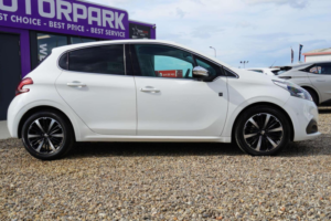 2019 Peugeot 208 1.2 Puretech Tech Edition Euro 6 (s/s) 5dr in White — image 6