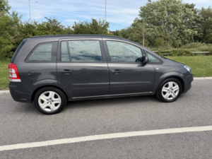 2013 Vauxhall Zafira 1.6 16v Exclusiv in Grey — image 2