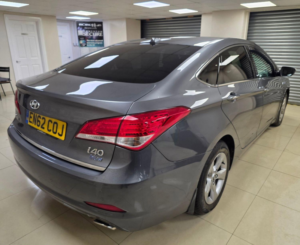 2012 Hyundai I40 1.7 Crdi Blue Drive Style Saloon 4dr Diesel Manual Euro 5 (s/s) (136 Ps) in Multicolour — image 4