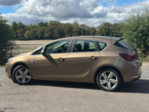 2013 Vauxhall Astra 1.6 16v Sri Auto Euro 5 5dr in Bronze — image 5