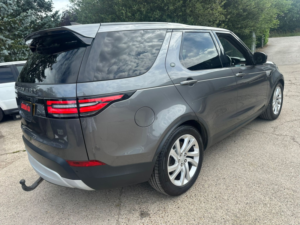 2017 Land Rover Discovery 2.0 Sd4 Hse in Grey — image 2