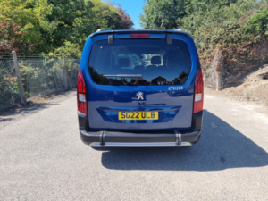 2022 Peugeot Rifter 1.2 Puretech Allure Premium in Blue — image 4