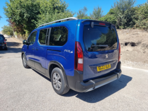 2022 Peugeot Rifter 1.2 Puretech Allure Premium in Blue — image 5