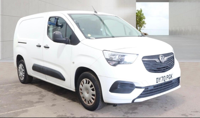 2020 Vauxhall Combo 1.5 Turbo D 2300 Sportive L2 H1 Euro 6 (s/s) 4dr in White — image 1