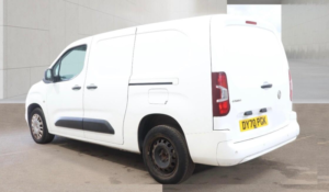 2020 Vauxhall Combo 1.5 Turbo D 2300 Sportive L2 H1 Euro 6 (s/s) 4dr in White — image 4