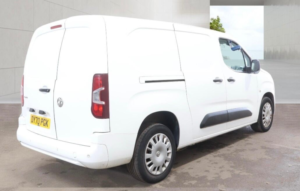 2020 Vauxhall Combo 1.5 Turbo D 2300 Sportive L2 H1 Euro 6 (s/s) 4dr in White — image 5