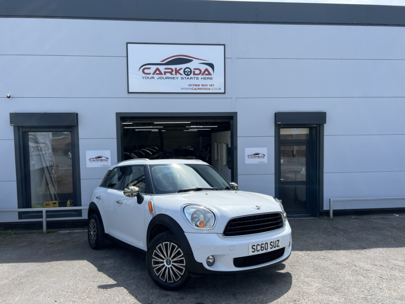 2012 MINI Countryman 1.6 One Countryman in White — image 1