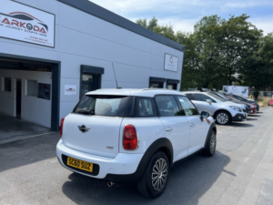 2012 MINI Countryman 1.6 One Countryman in White — image 2